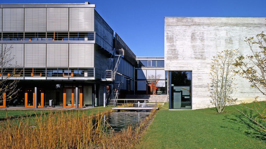 SIMT – Stuttgart Institute of Management and Technology – gla ...